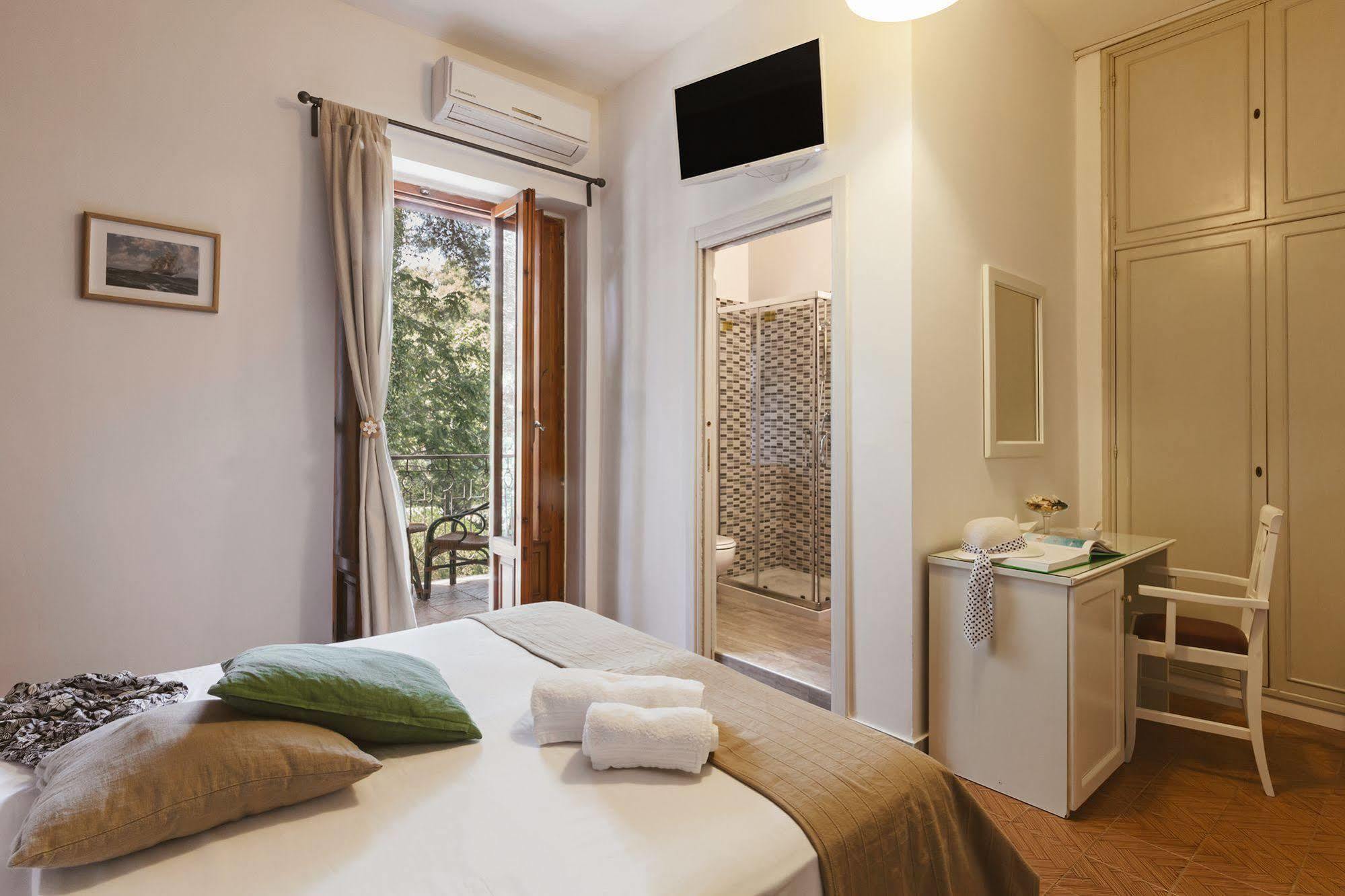 B&B Viale Dei Pini Кастелланета-Марина Екстер'єр фото