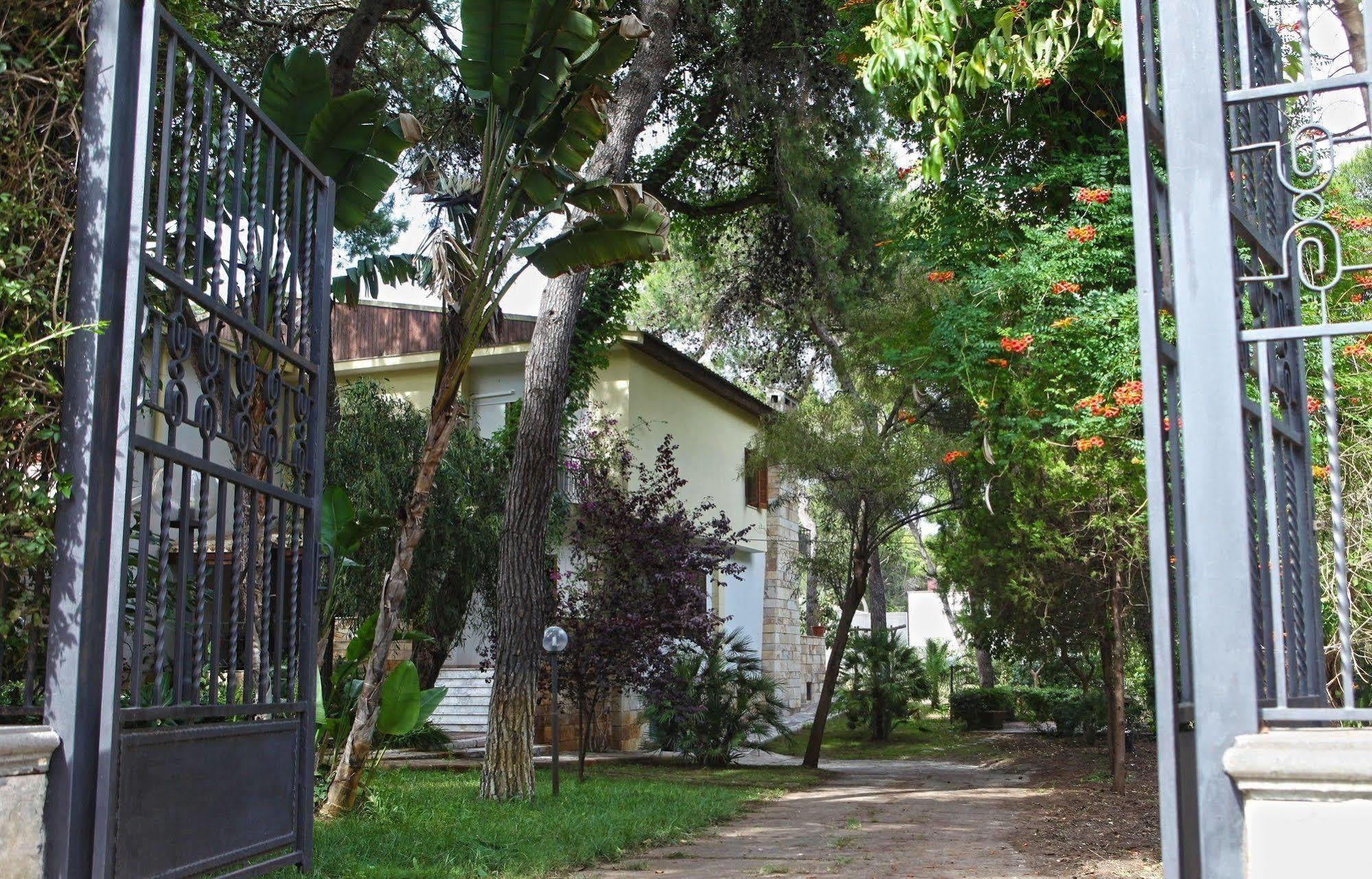 B&B Viale Dei Pini Кастелланета-Марина Екстер'єр фото